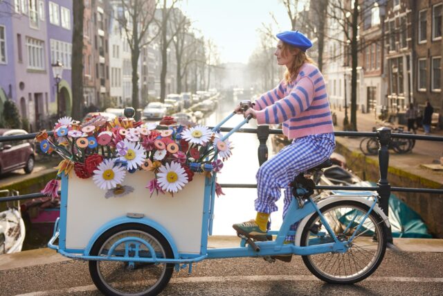 From Amsterdam’s canals to the roads of France: Nika carrying our new flower collection in our Dutch cargo bike 🌸
Next stop: visiting our wonderful French customers, with sunshine on our side.❤️