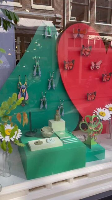 Our newest collections arrived and it was time for a Summer window display. We went ahead with lots of flowers, shiny beetles, birdies and butterflies in a color blocking mode:) Welcome!