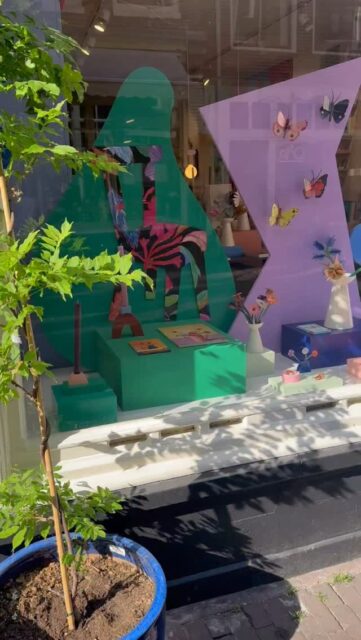 The heatwave is over, time to go out for a stroll in historic Amsterdam! We’re open from 12 to 5 pm today! Drop by if you’re around!